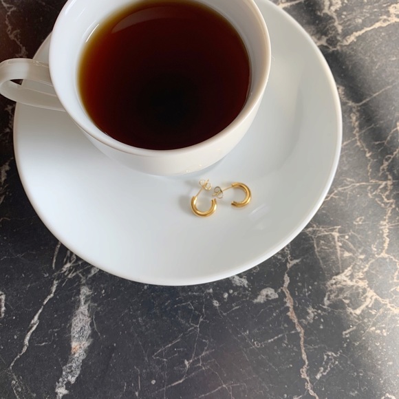 18k Gold Small Hoop Earrings Minimalist - Picture 7 of 9